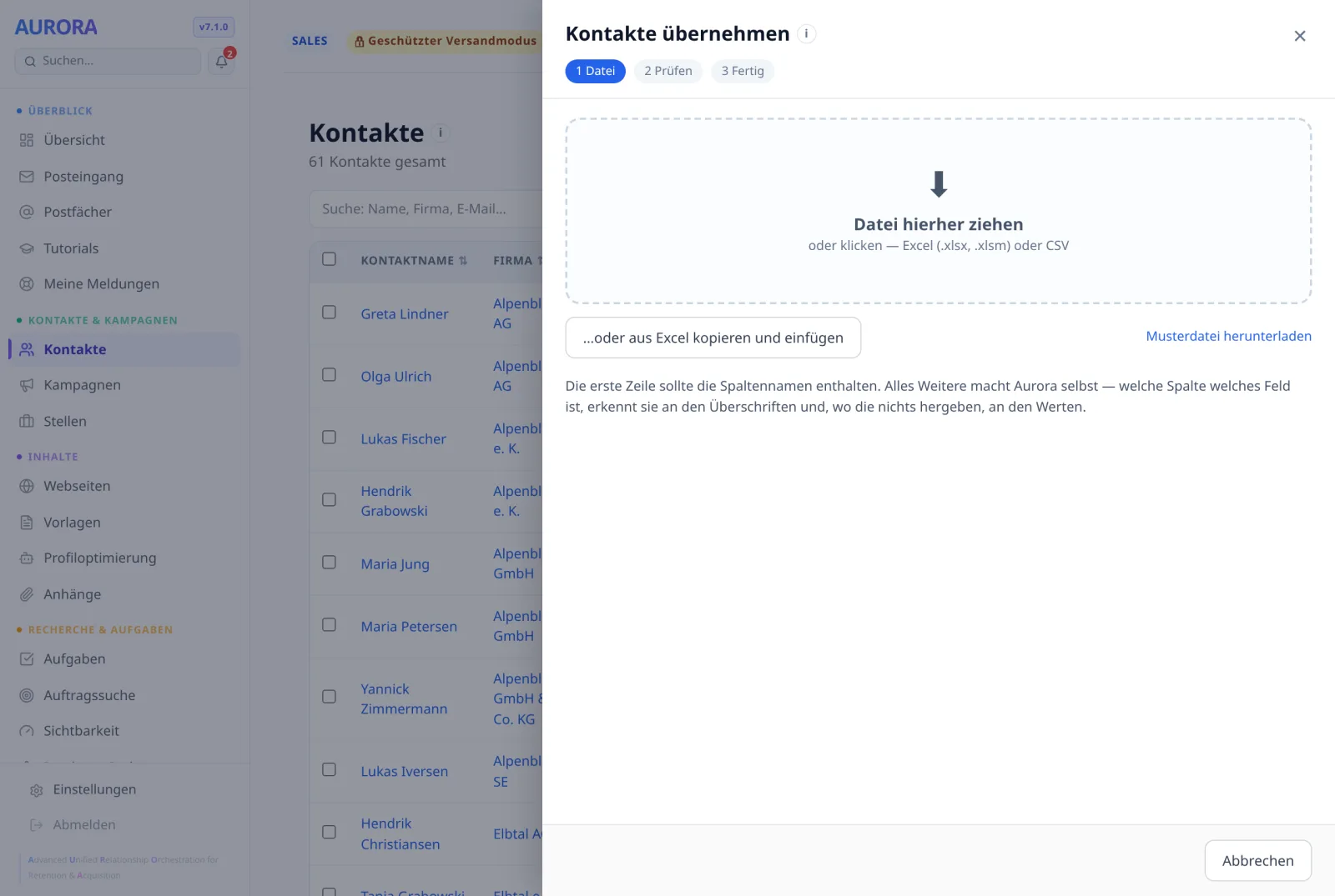 Die Schublade führt in drei Schritten: „1 Datei“, „2 Prüfen“, „3 Fertig“. Datei hineinziehen genügt; wer mag, nimmt die „Musterdatei herunterladen“.